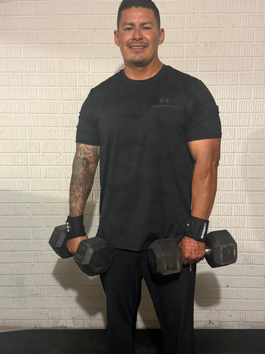 Customer photo review of HolStrength Wrist Wraps 18"