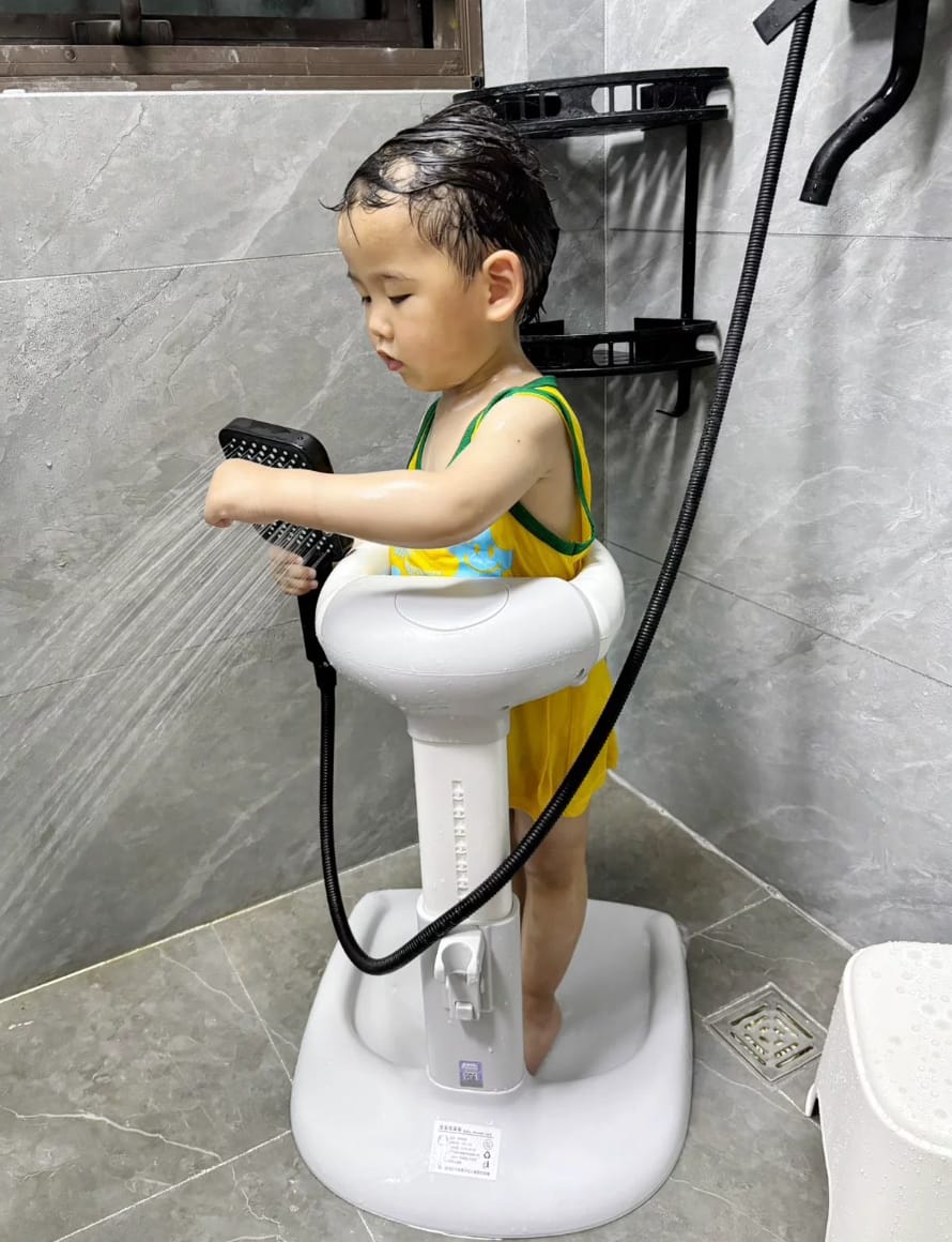 Customer photo review of Foldable Baby Bathtub with Non-Slip Seat for Newborns and Toddlers