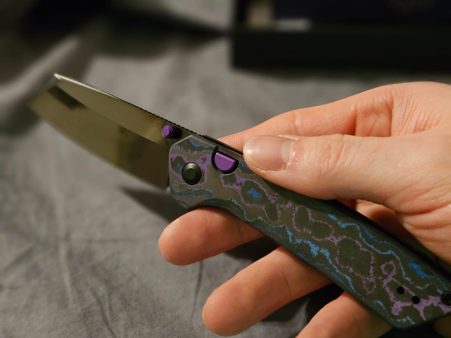 Customer photo review of Kizer Madrac Button Liner Lock Camo Carbon Mirror DLC S45VN BLADE DISTRICT EXCLUSIVE