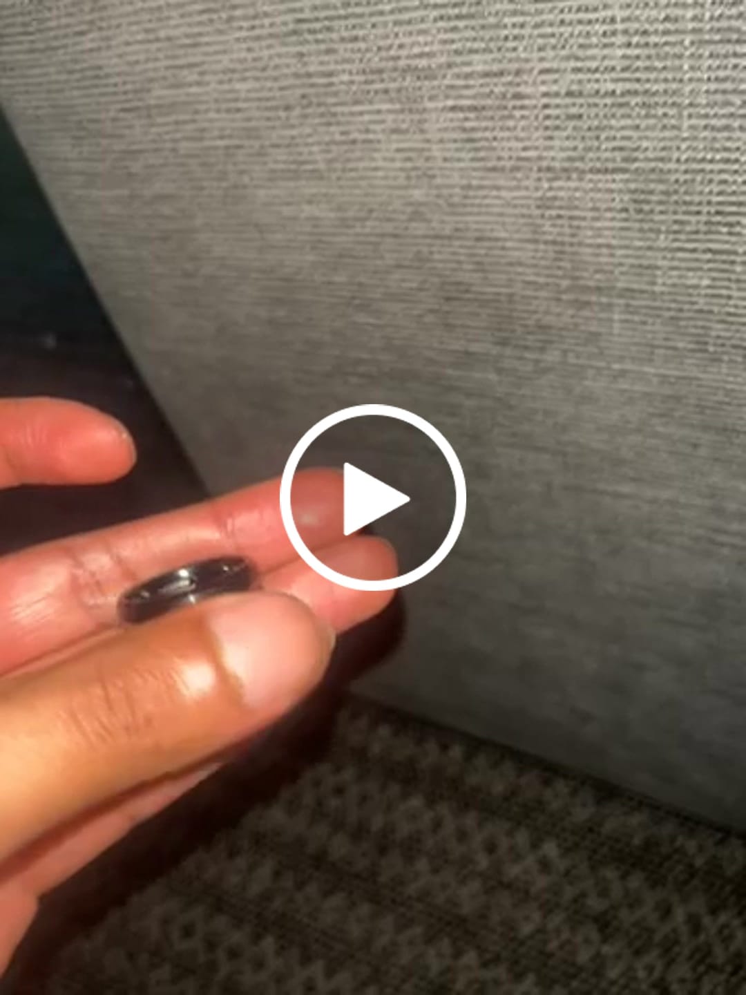Customer video review of SAGAN | Black Tungsten Silver Groove Ring