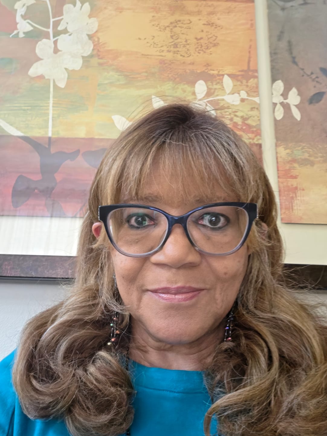 Customer photo review of Outre Melted Hairline Glueless HD Lace Front Wig - MANDISA - Pre-Styled Bangs