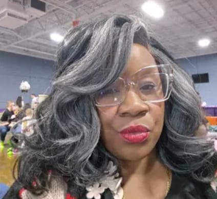 Customer photo review of Luvwin 5x5 Lace Salt & Pepper Side-Part Layered Bob with Natural Waves 100% Human Hair Wig For Mature Women