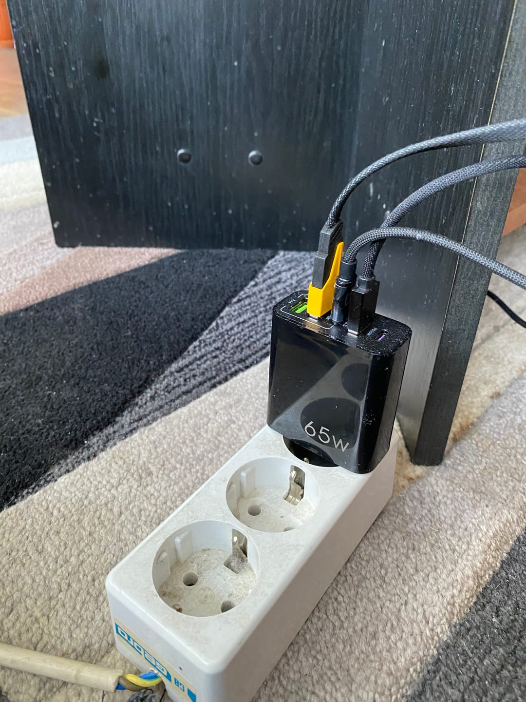Customer photo review of Incarcator Retea, 65W, 5 Porturi, 3 x USB, 2 x Type-C, Negru
