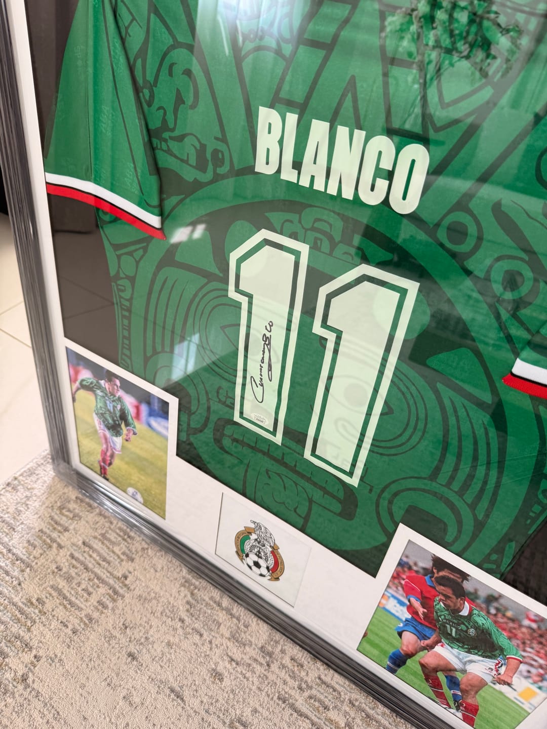 Customer photo review of Cuauhtémoc Blanco - Jersey Firmado México