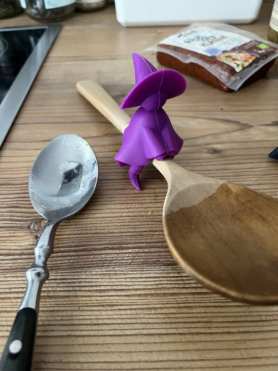 Customer photo review of Hexe Löffelhalter – Silikon Topfwächter Küchendeko Witchy