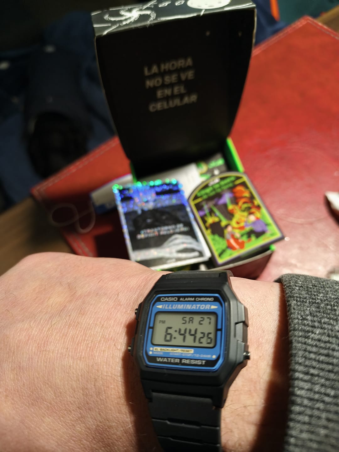 Customer photo review of Reloj Casio Vintage F-105W-1ADF Azul/Negro Illuminator NOS