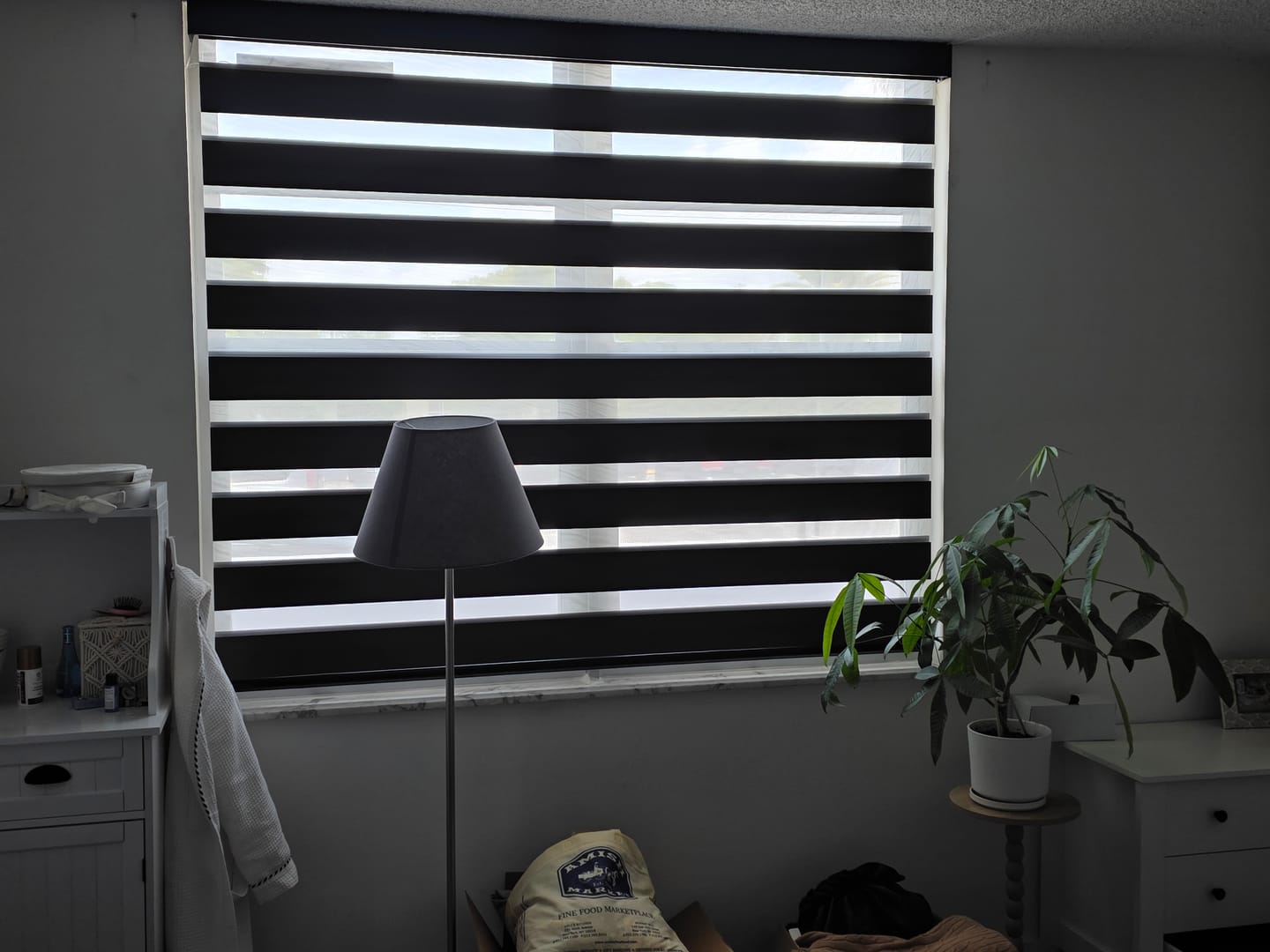 Customer photo review of SmartWings Motorized Zebra Shades 100% Blackout 95mm Chloris