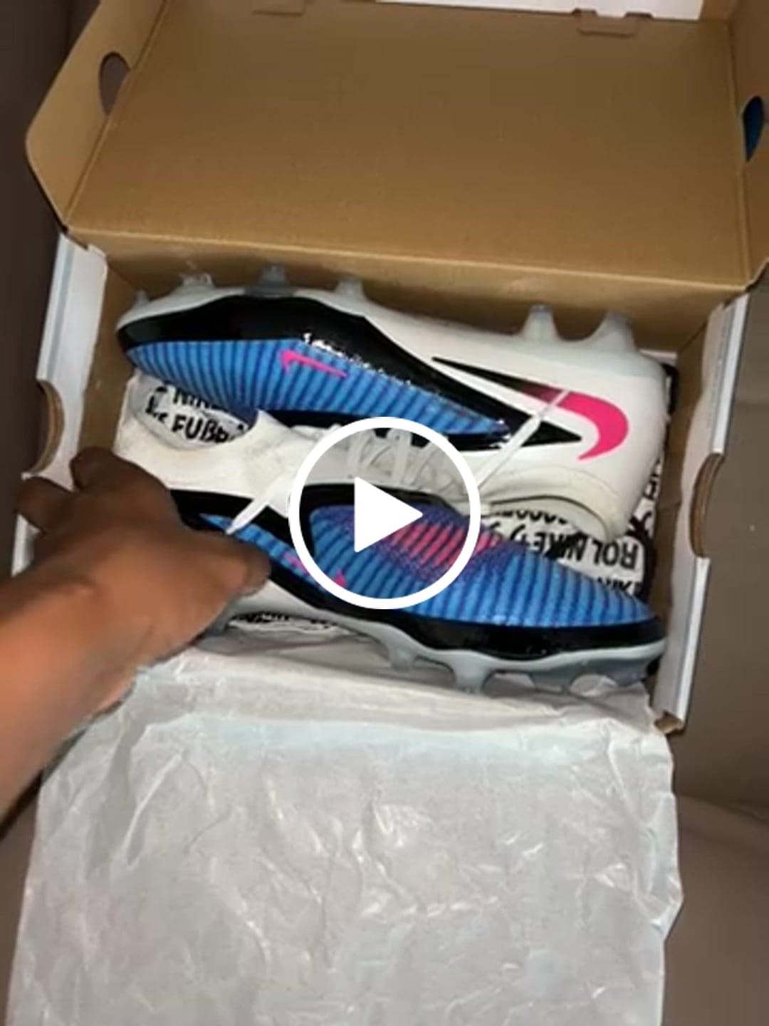 Customer video review of Nike Phantom 6 Elite Low Cut FG Attack Pack - Bleu/Blanc/Noir/Rose