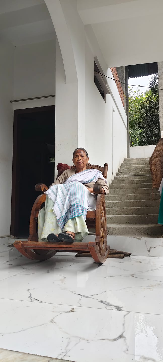 Customer photo review of Wooden Rocking Chair Resting Chair Grandpa Rocking Chair Made Of High Quality Wood