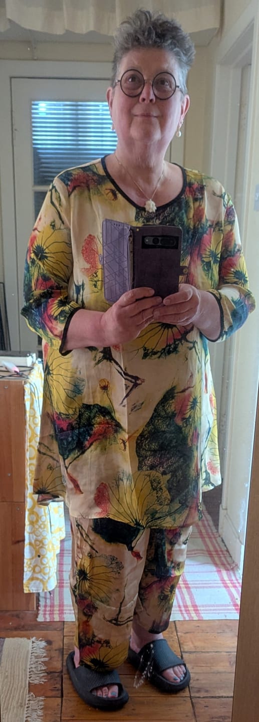 Customer photo review of Plus Size Loose Floral Shirt And Wide Leg Pants