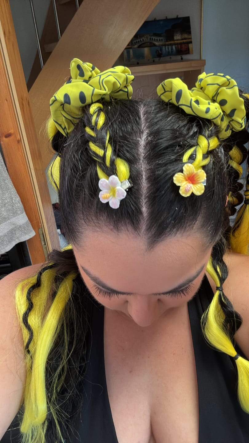Customer photo review of Synthetic Braiding Hair - Sunshine Yellow