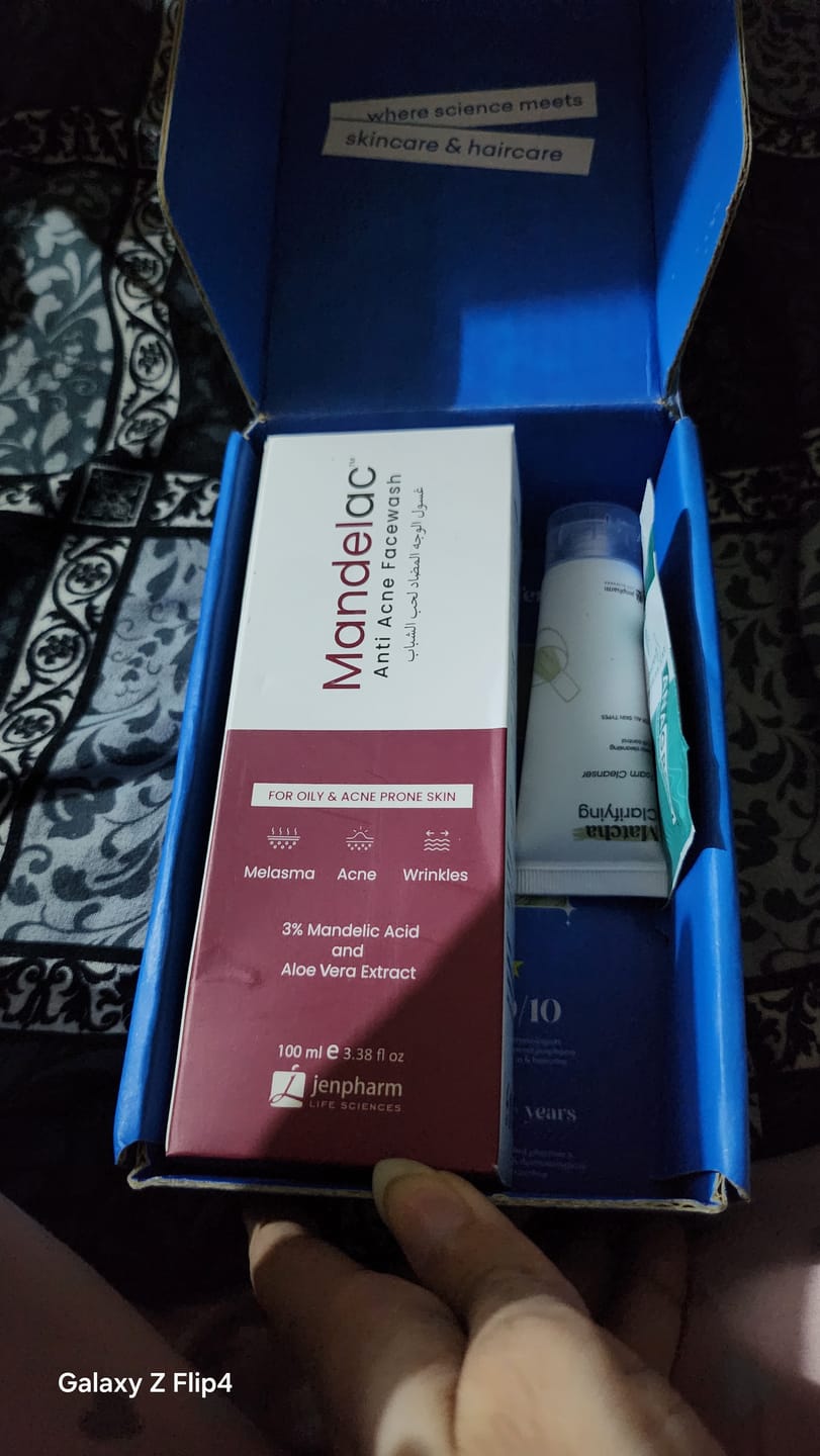 Customer photo review of MandelAC Facewash