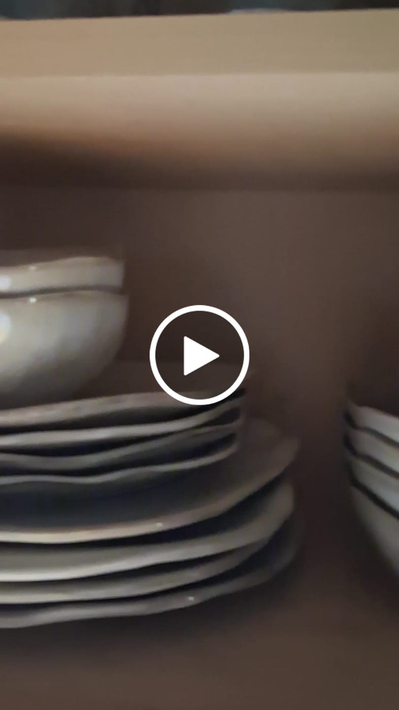 Customer video review of Crema 16-Piece Organic Dinnerware Set