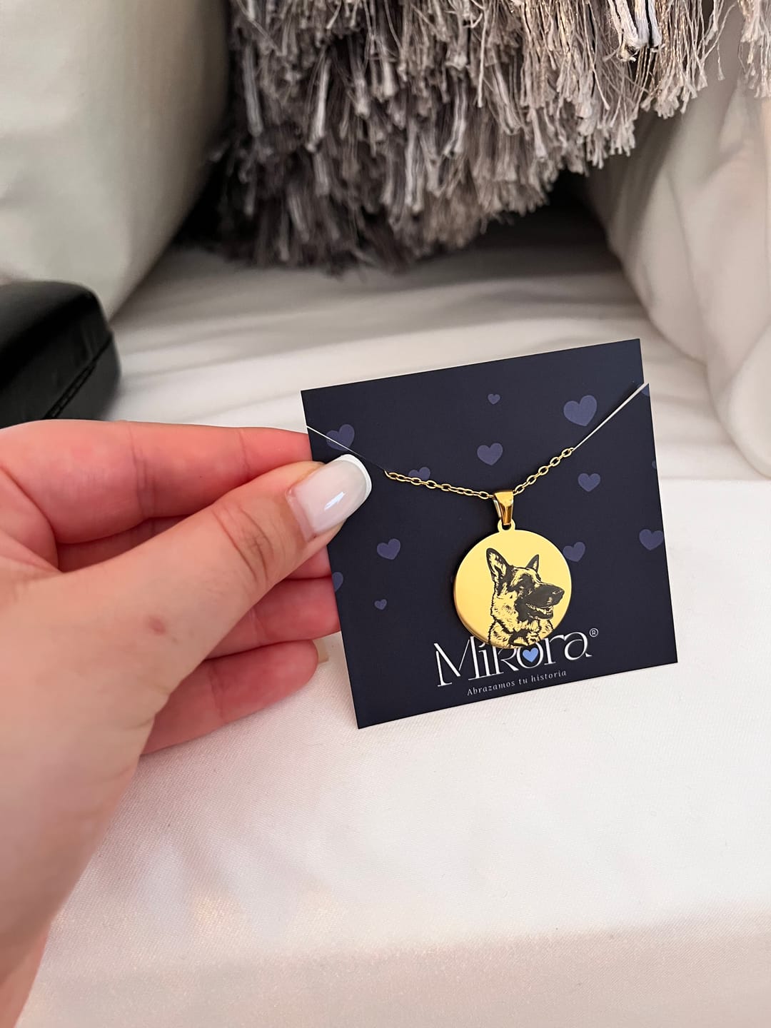 Customer photo review of Pack 2 Collares con Grabado Personalizado | Historia Compartida 🫂