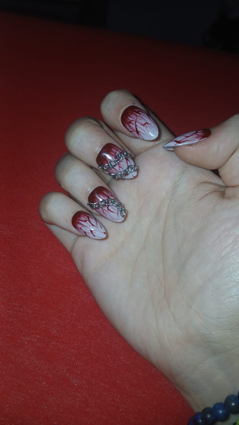 Customer photo review of Crimson Vein Gothic Press-On Nails – Red Chain Fake Nails