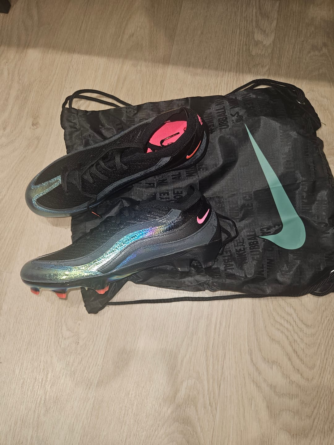 Customer photo review of Vapor 16 Air Max 95 FG - Noir/Solar Red