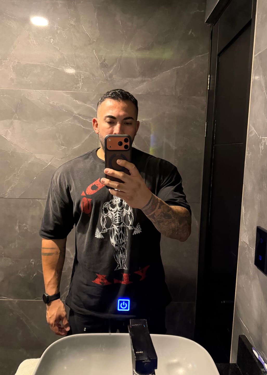 Customer photo review of 4213 - Gold's Iron Legacy Icon Tees