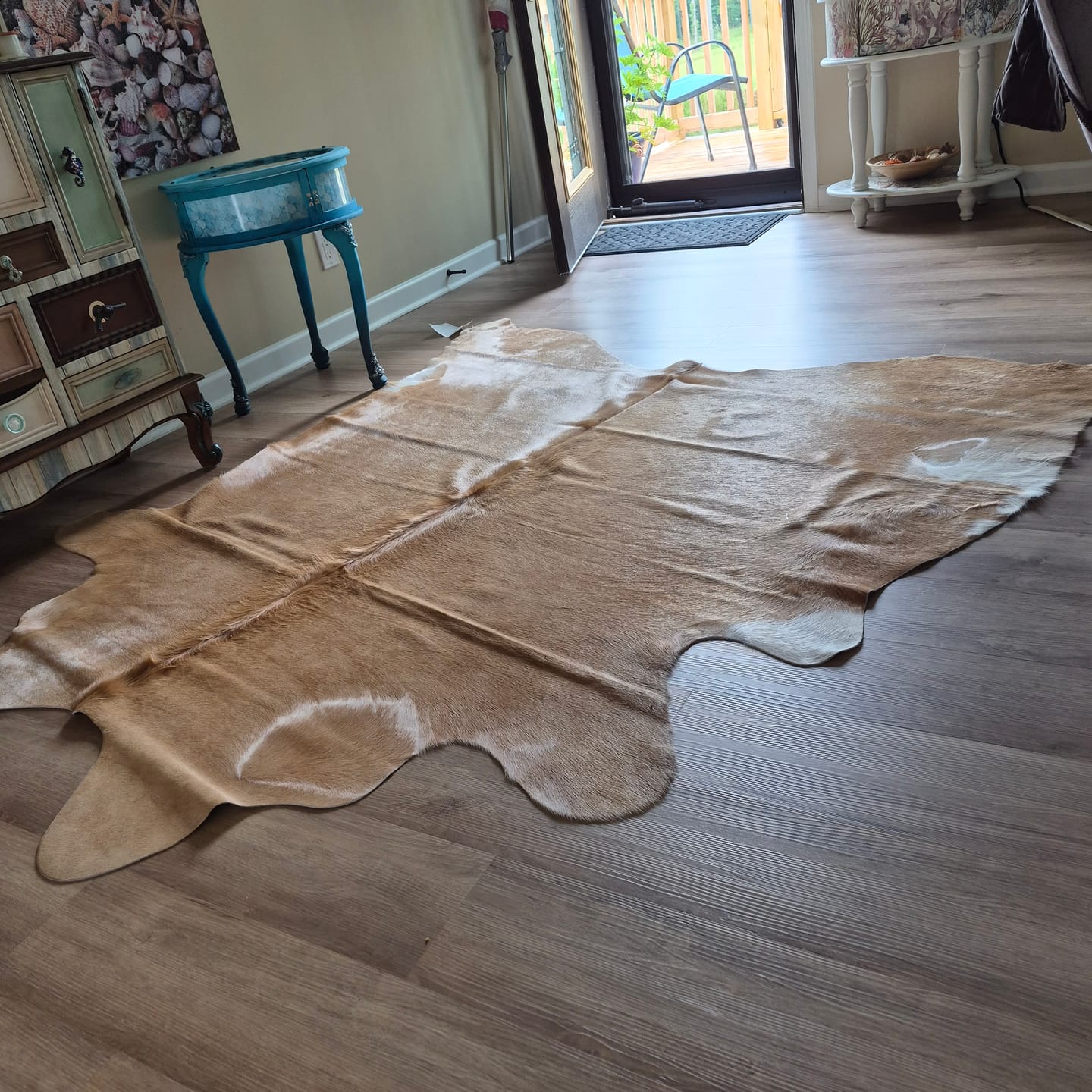 Customer photo review of SUPER SALE Beige Natural Cowhide Rug - X-Large 7' 6"H x 6' 8"W