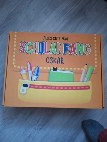 Customer's orange, rectangular Personalisierte Geschenkbox - Schulranzen - Einschulung featuring colorful school motifs.