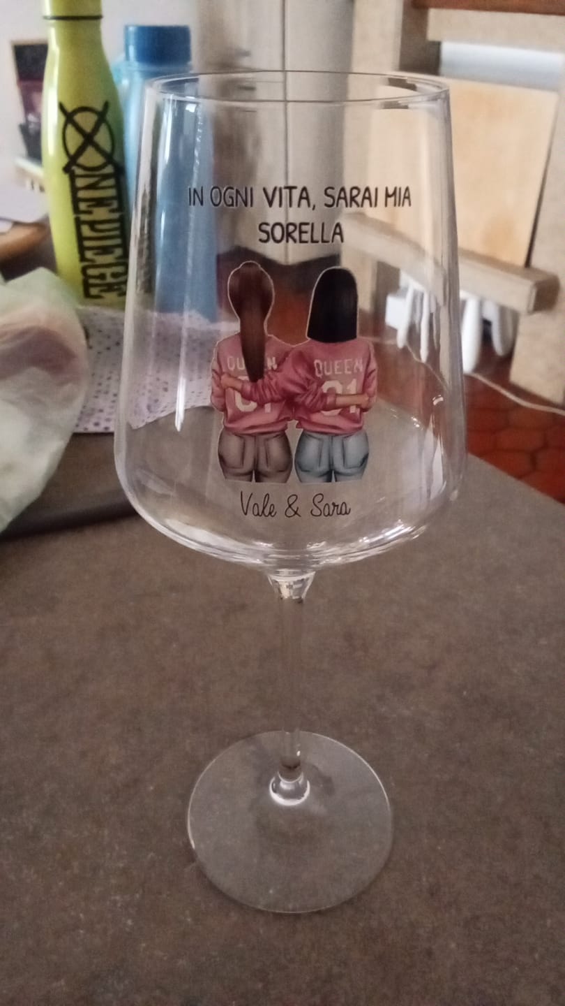 Customer photo review of Bestie per sempre– Calice da vino stampato con illustrazione per migliori amiche