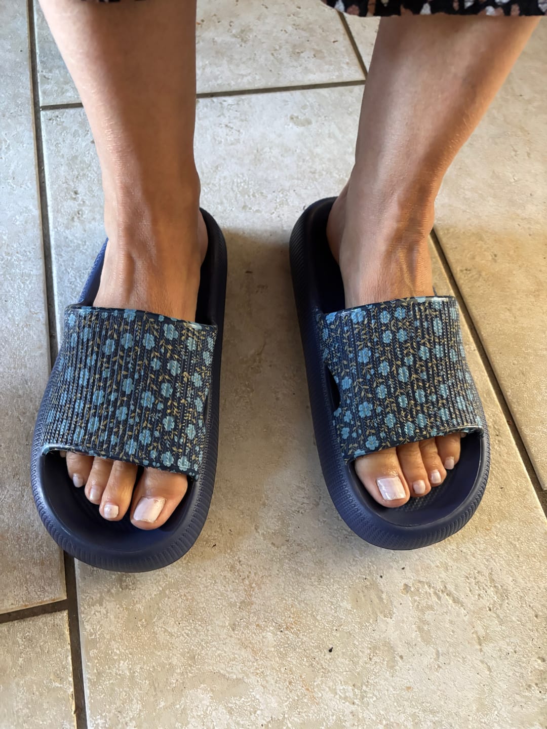 Customer photo review of HappyFlops Botanics