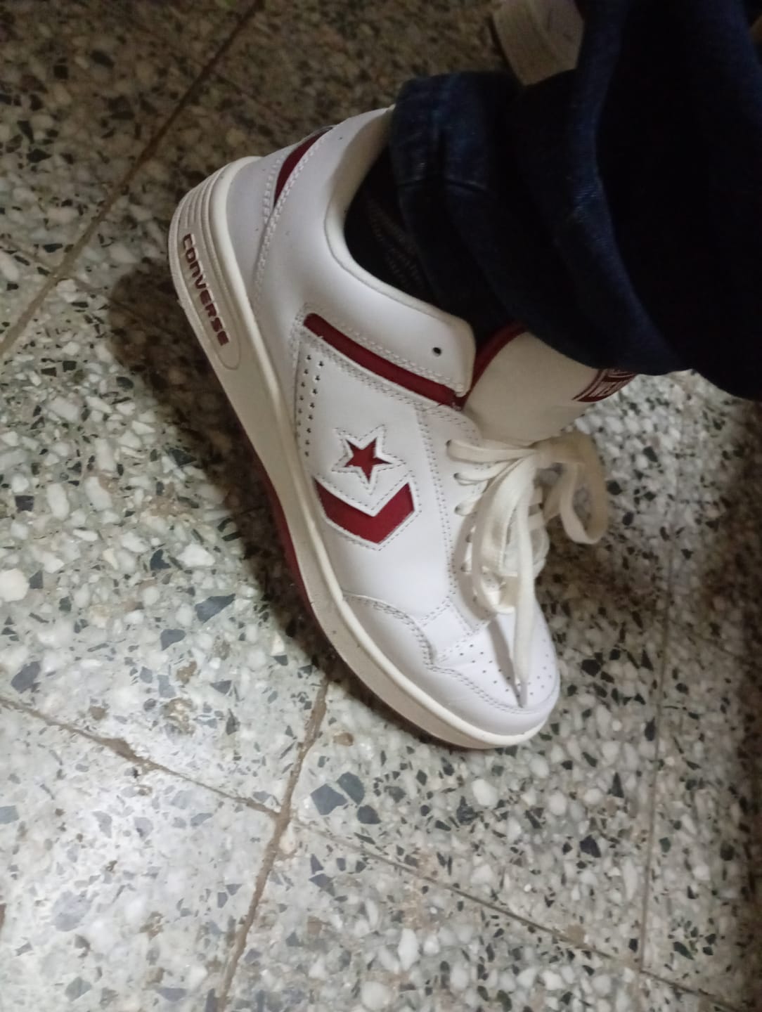 Customer photo review of Zapatillas Converse Weapon Ox Blanco Blanco Bordo