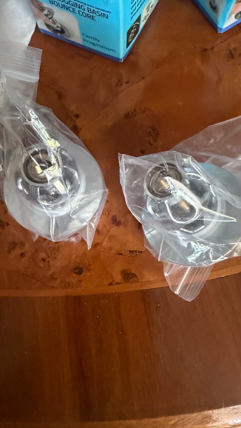 Customer photo review of (2 Pezzi) - Rubinetto Magic, supporto rotante a 360 gradi, Rubinetto Doccetta, Lavandino