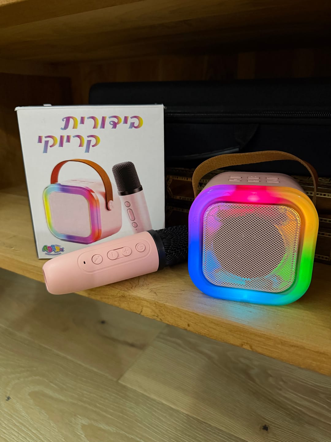Customer photo review of מכונת קריוקי לילדים – רמקול בלוטוס נטען עם מיקרופון ועיוות קול