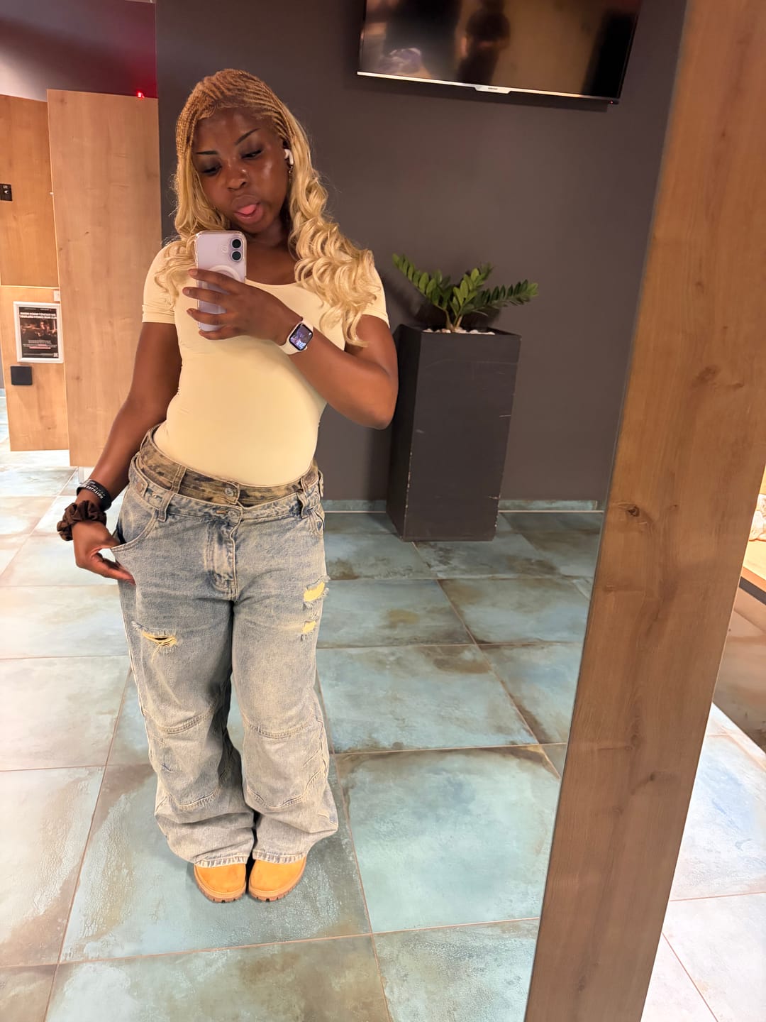 Customer photo review of Aelfric Eden Baggy Barrel Double Waist Jeans