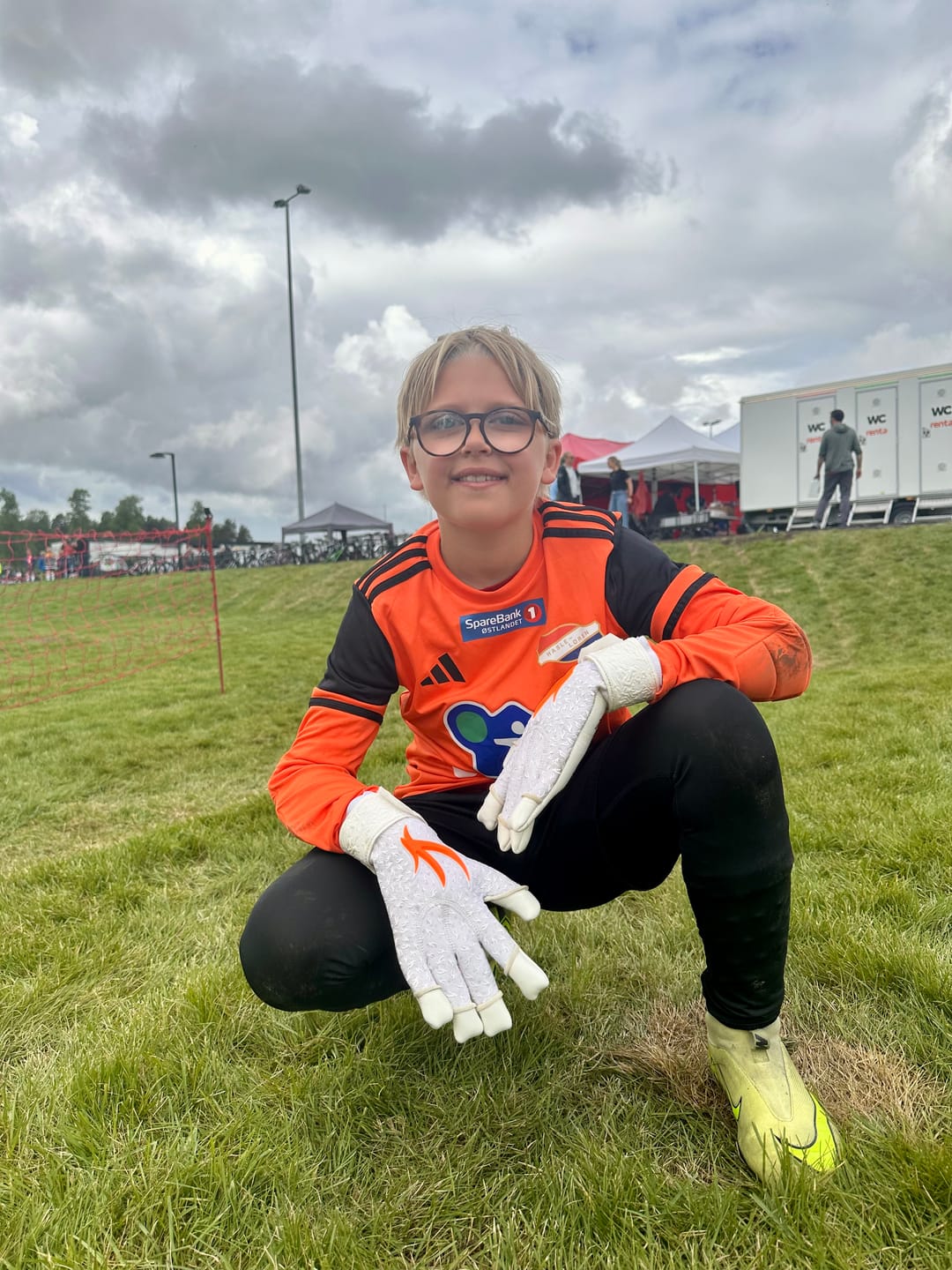 Customer photo review of Kids VOS Match Tenax - White/Surge Orange