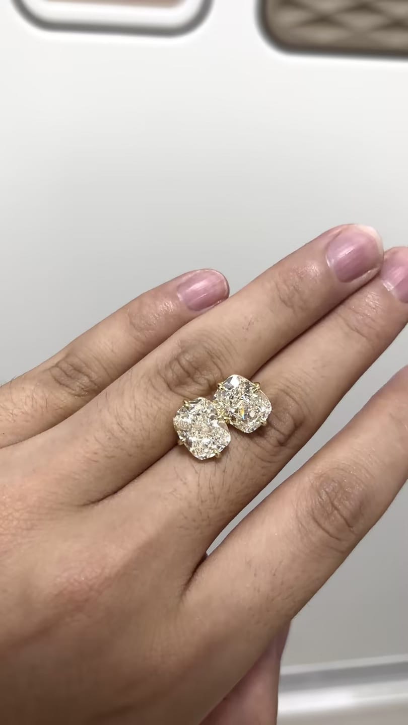 Customer photo review of S925 4.0 Ct*2pc Cushion Cut Women's Stud Earrings Vintage Earrings For Everyday Wear