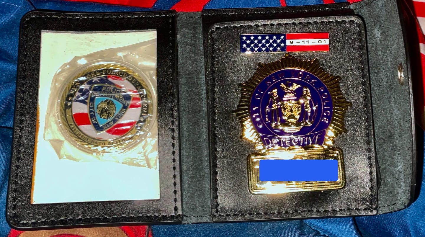 Customer photo review of Top-grade Genuine Leather Holder/ Holster/ Wallet For Multi-size Police Badges & ID Card