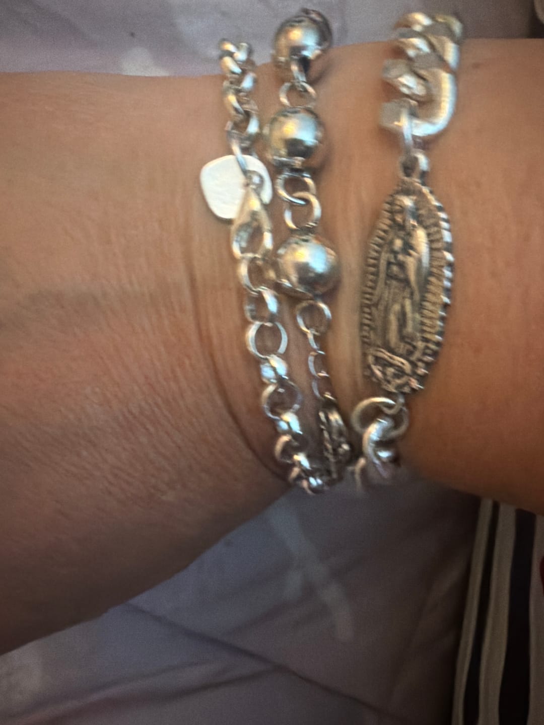 Customer photo review of Pulsera Virgen de Guadalupe