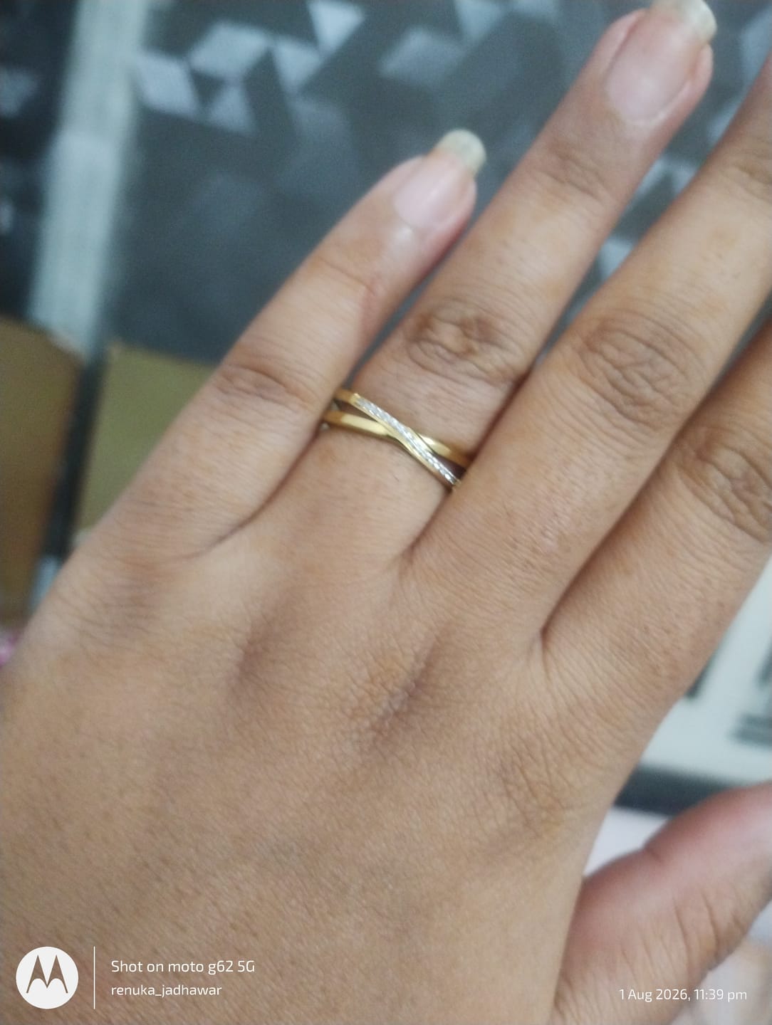 Customer photo review of Cross-Over Stones Lined Twist Ring
