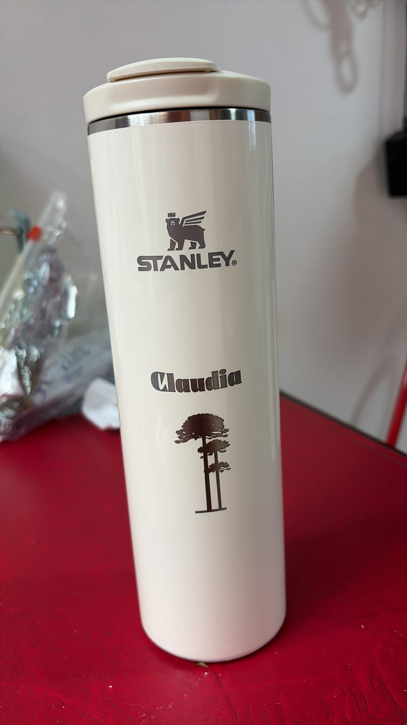 Customer photo review of Botella Térmica Flip Top Mug Cream Gloss | 591 ml