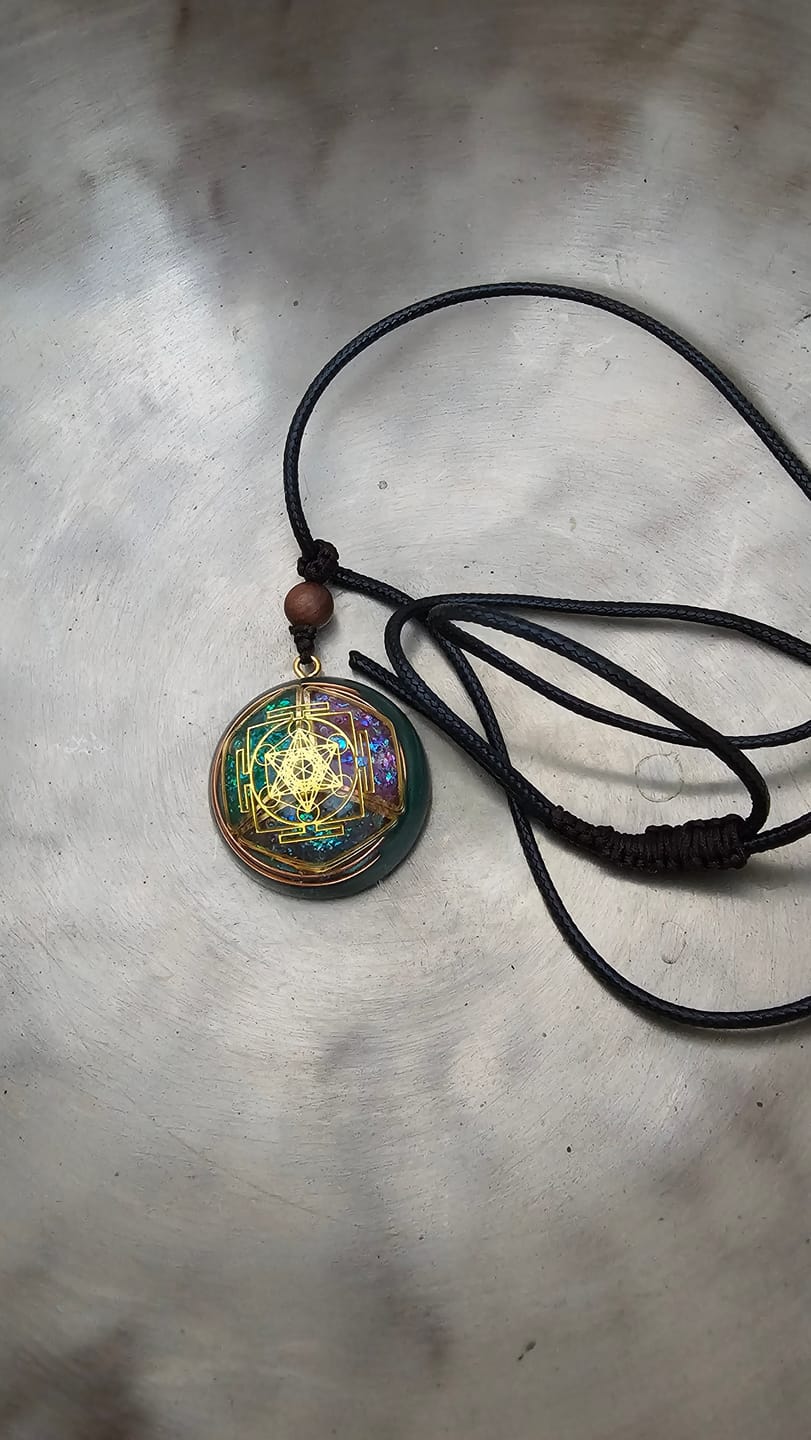 Customer photo review of Pendentif Énergétique "Alignement Sacré"