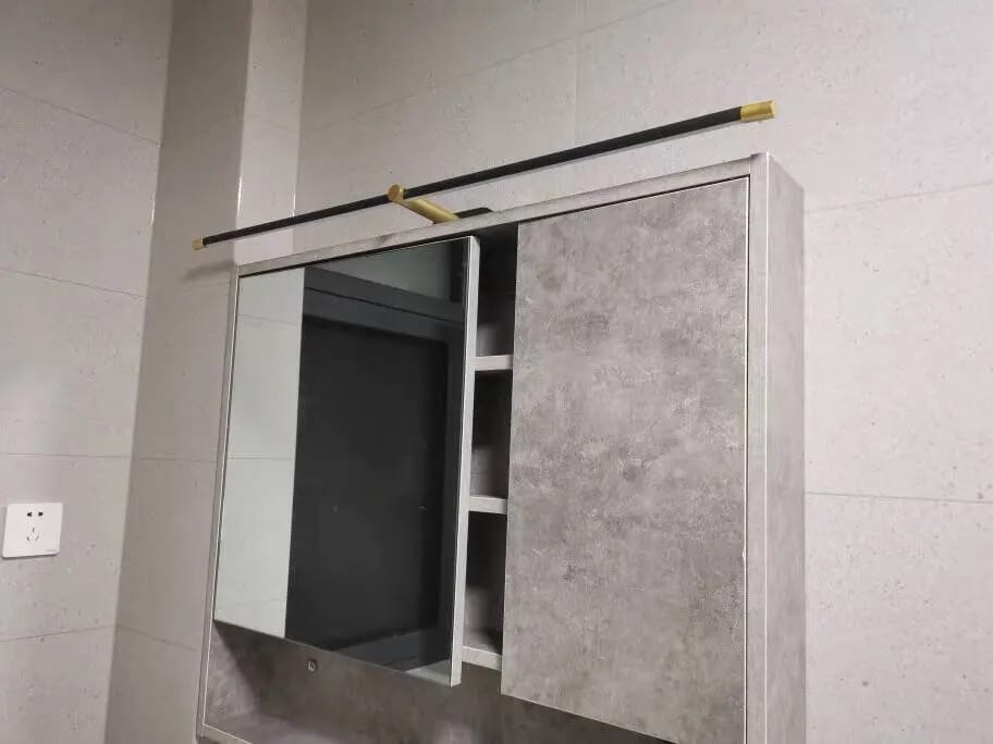 Customer photo review of Wall Lamp, Minimalist Linear LED Bar, Plug-In, Aluminium, 3000K Dimmable