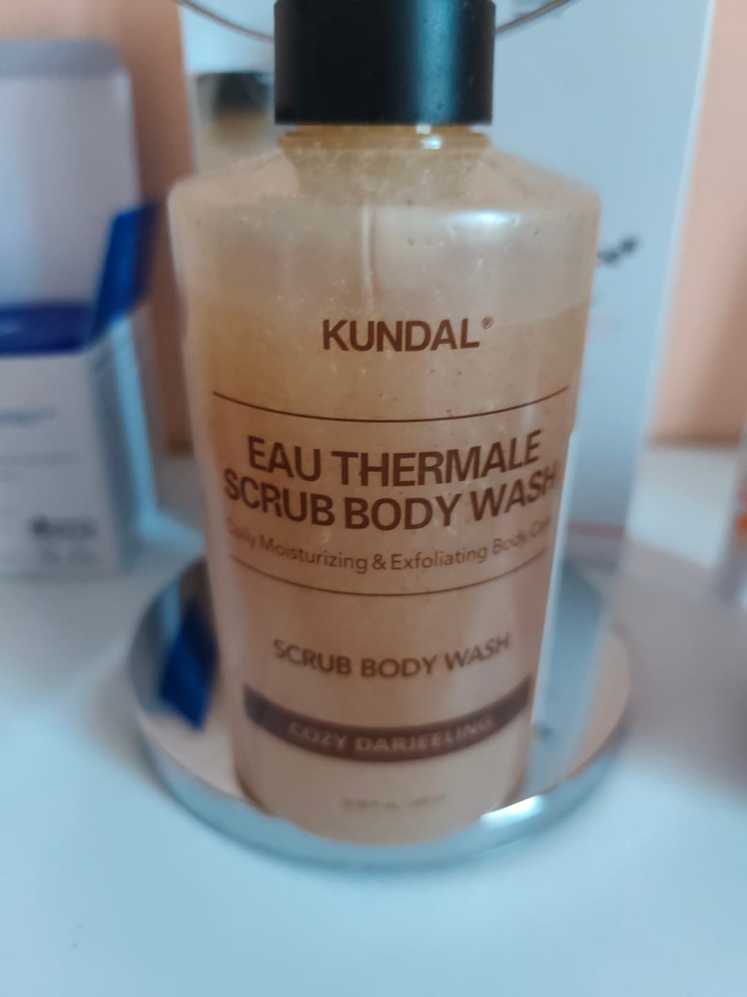 Customer photo review of Skrubējošs dušas gels ķermenim Kundal Eau Thermale Spa Scrub Body Wash