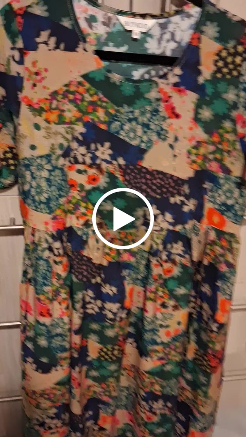 Customer video review of Plus Size Floral Prints Short Sleeve Summer Loose Dress