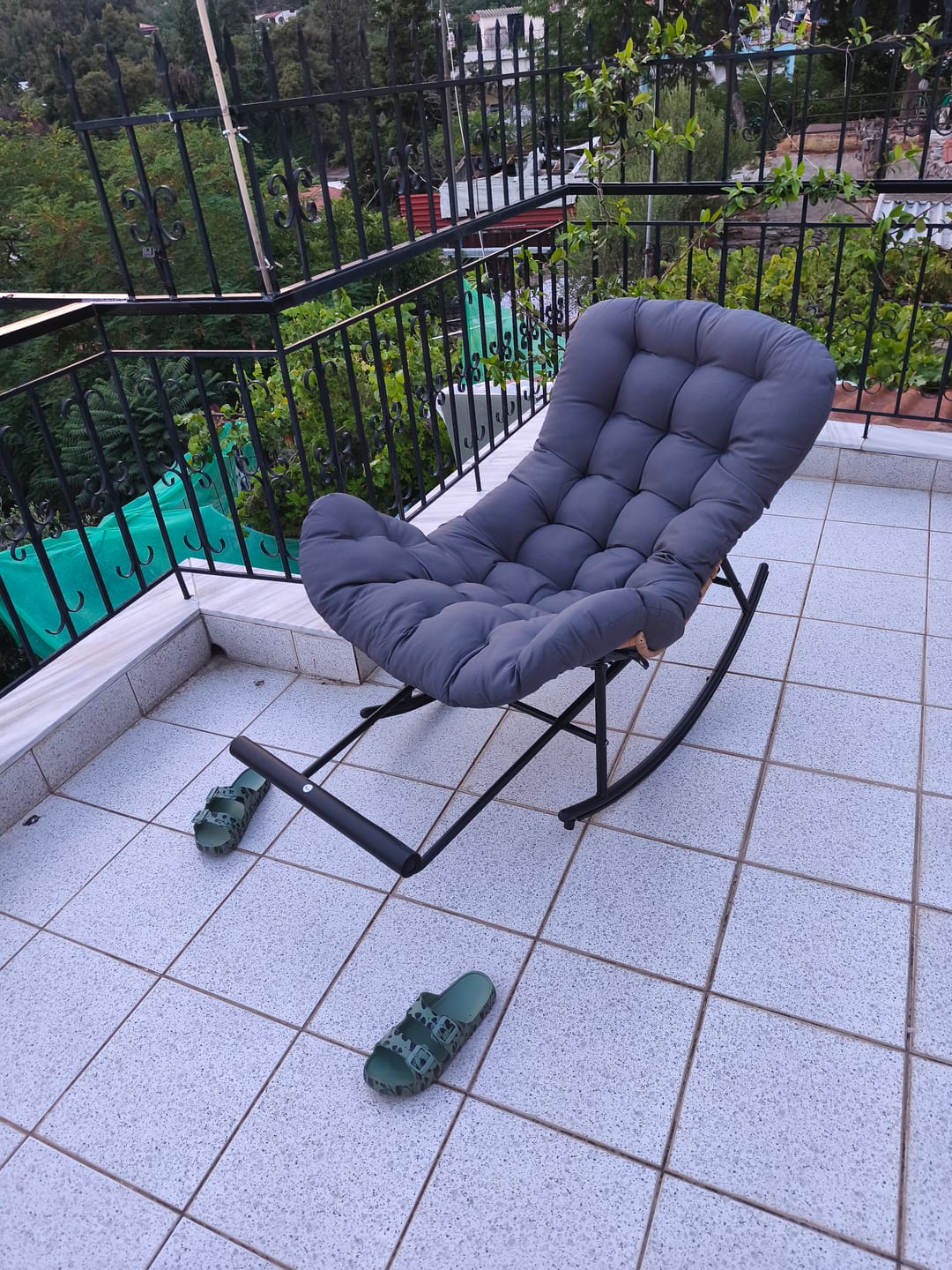 Customer photo review of Ανακλινόμενη Κουνιστή Πολυθρόνα με Υποπόδιο και Μαξιλάρι Μεγάλης Αντοχής έως 136 κιλά για Κήπο Βεράντα Υπνοδωμάτιο LY-Y062GZ01