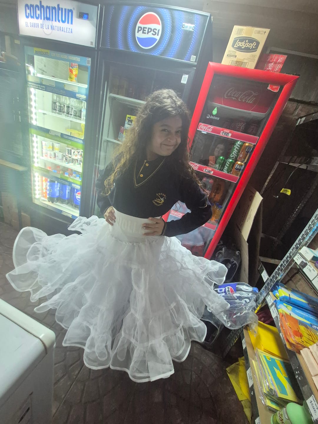 Customer photo review of Falso folklorico BLANCO, 4 capas