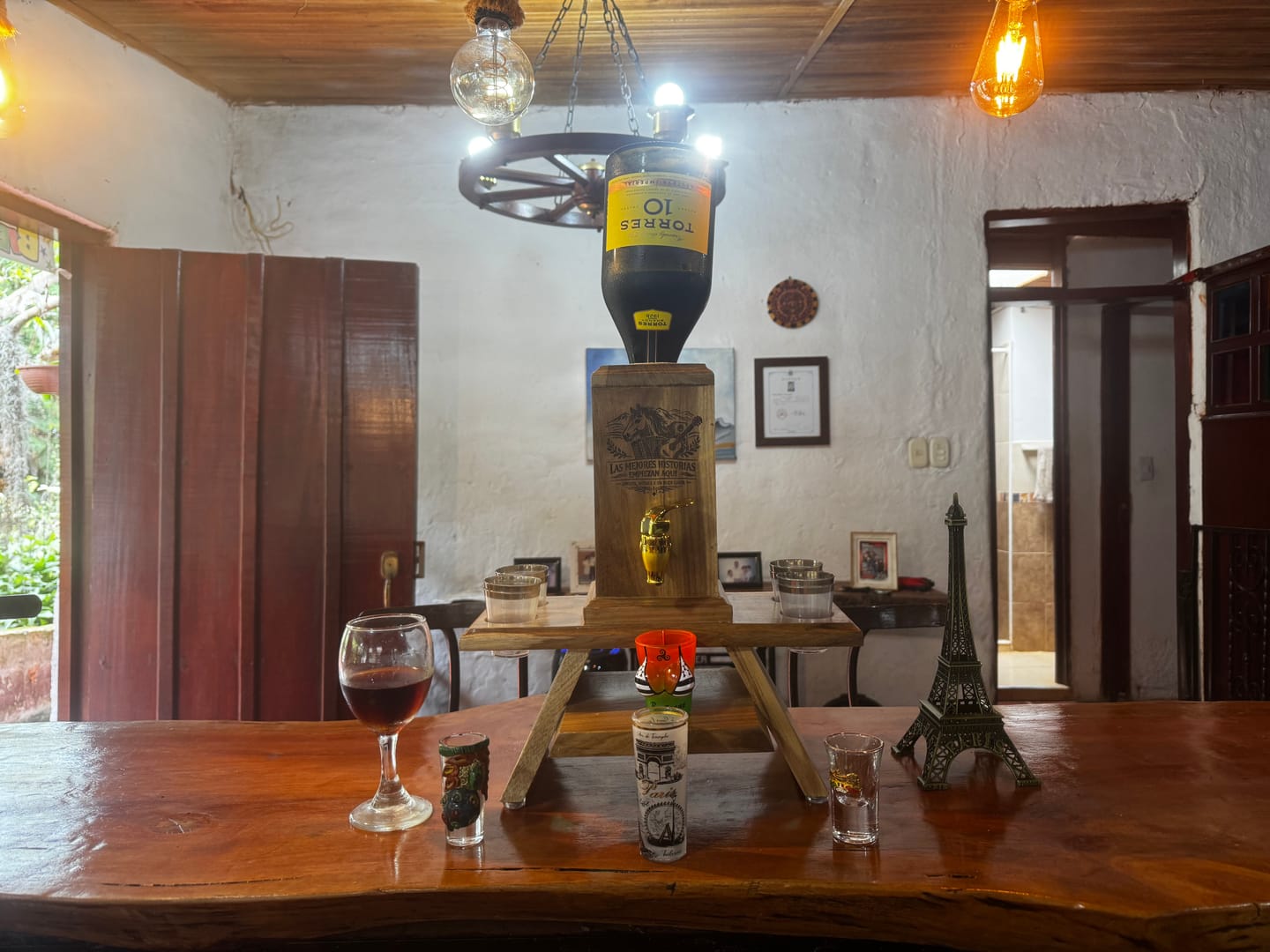 Customer photo review of Dispensador de licor Premium - Porta copas incluido