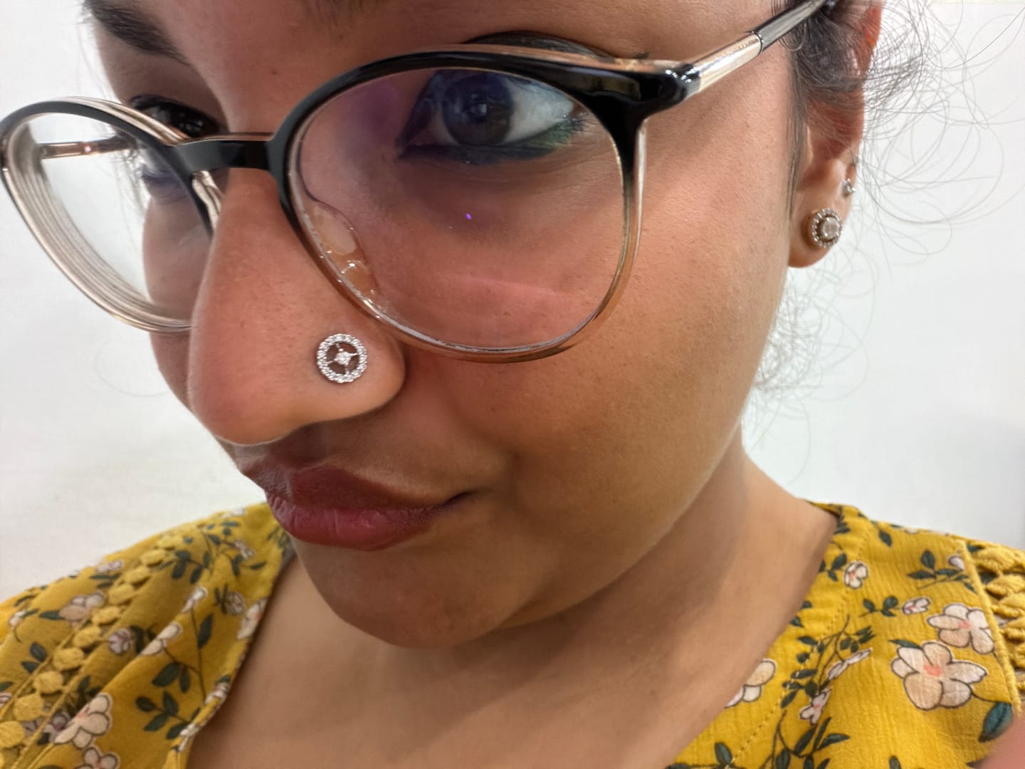 Customer photo review of Classic Halo Wired Nose Pin