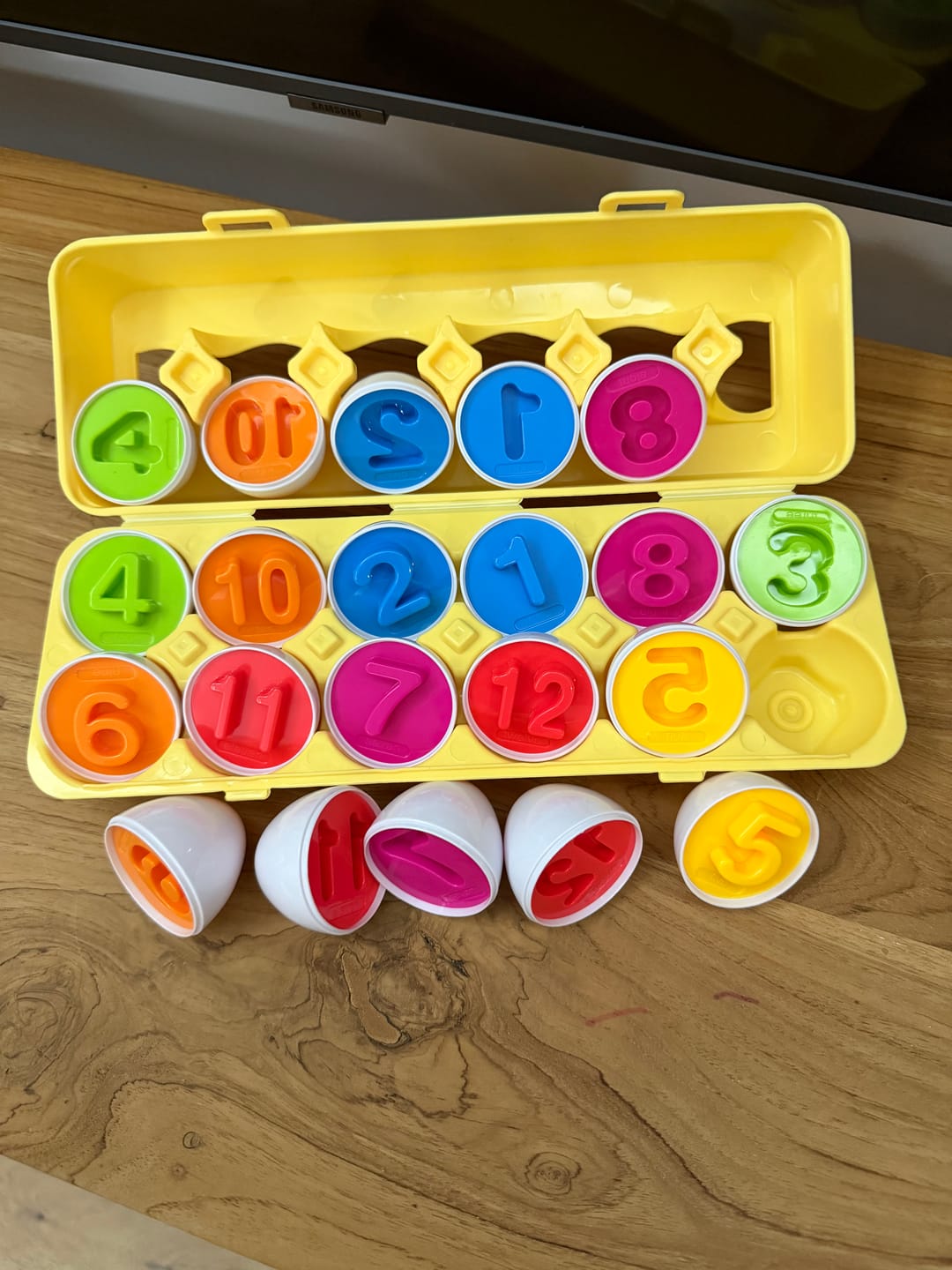 Customer photo review of ביצי מונטסורי צבעוניות לפעוטות | צעצוע למידה לגיל 1–3 לפיתוח צורות, צבעים וקואורדינציה