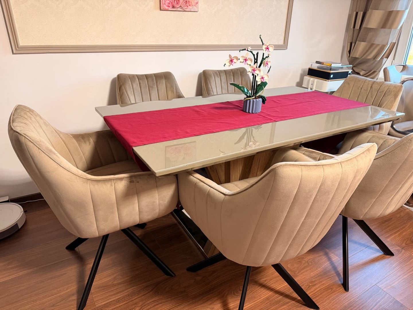 Customer photo review of Scaun living rotativ AZALIA, bej inchis/negru, stofa catifelata/metal, 61x44x86 cm