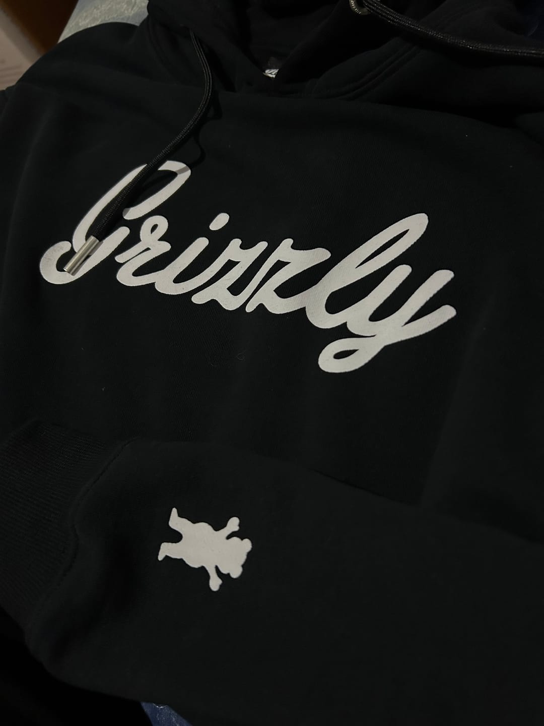 Customer photo review of Poleron Grizzly Embroidered Black