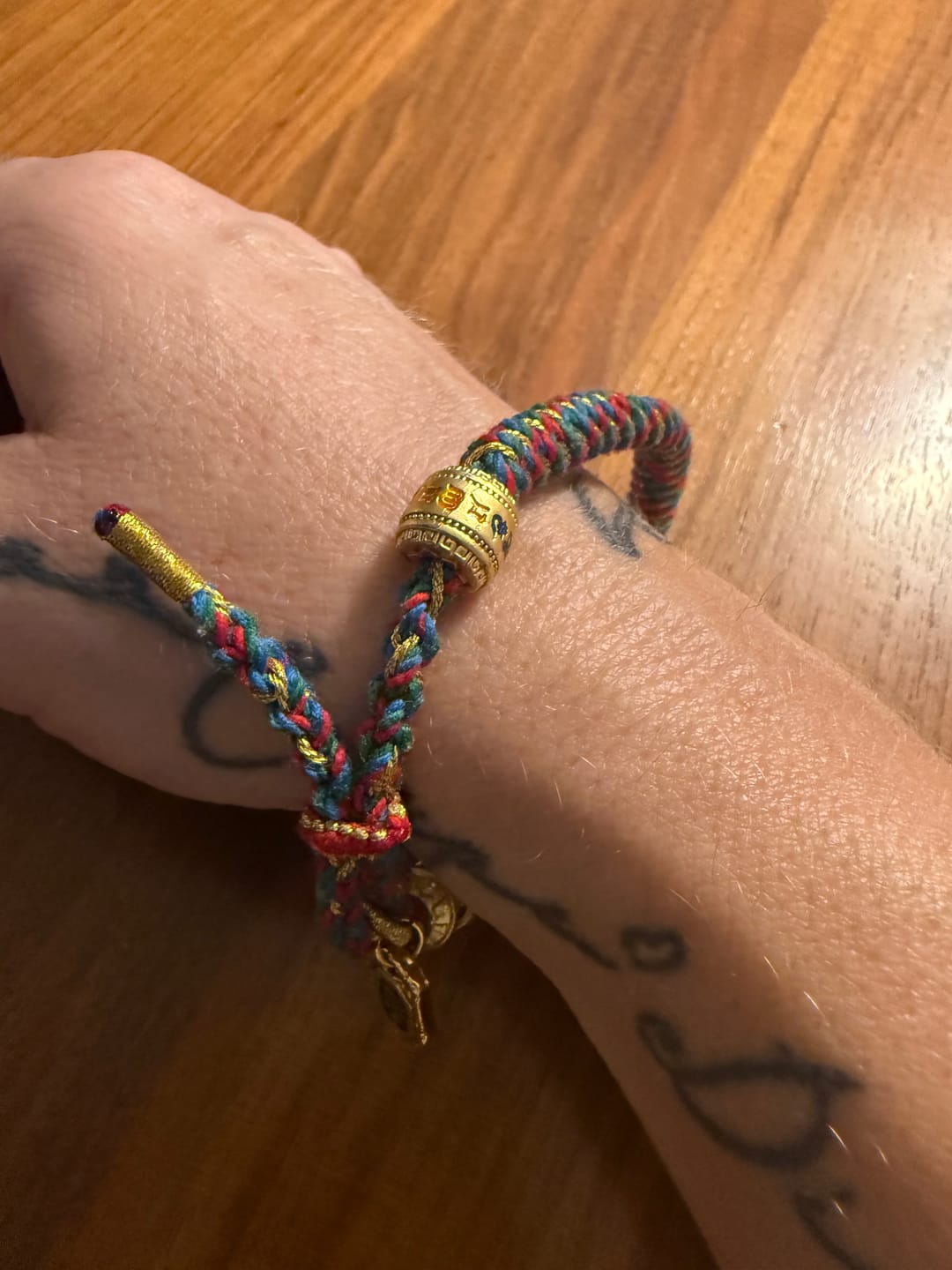Customer photo review of Buddha Stones Tibetisches Om Mani Padme Hum geschnitztes Zakiram-Göttin des Reichtums-Charm-Amulett-Armband