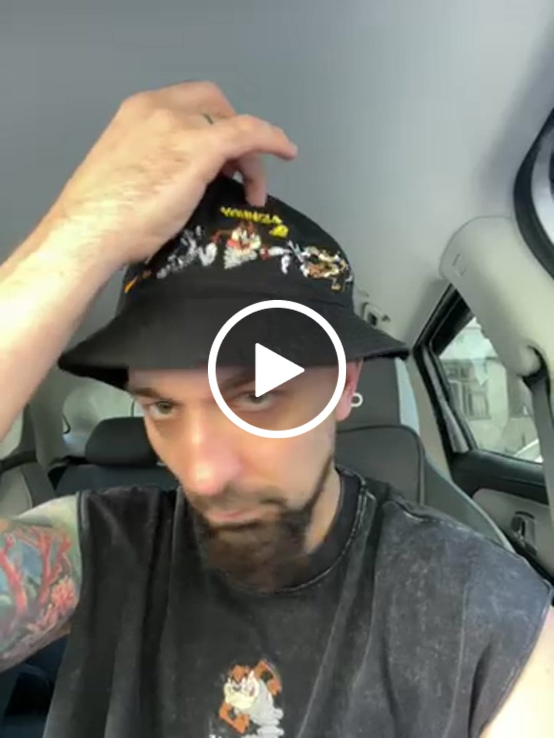 Customer video review of 9093 - Looney Tunes Bucket Hat