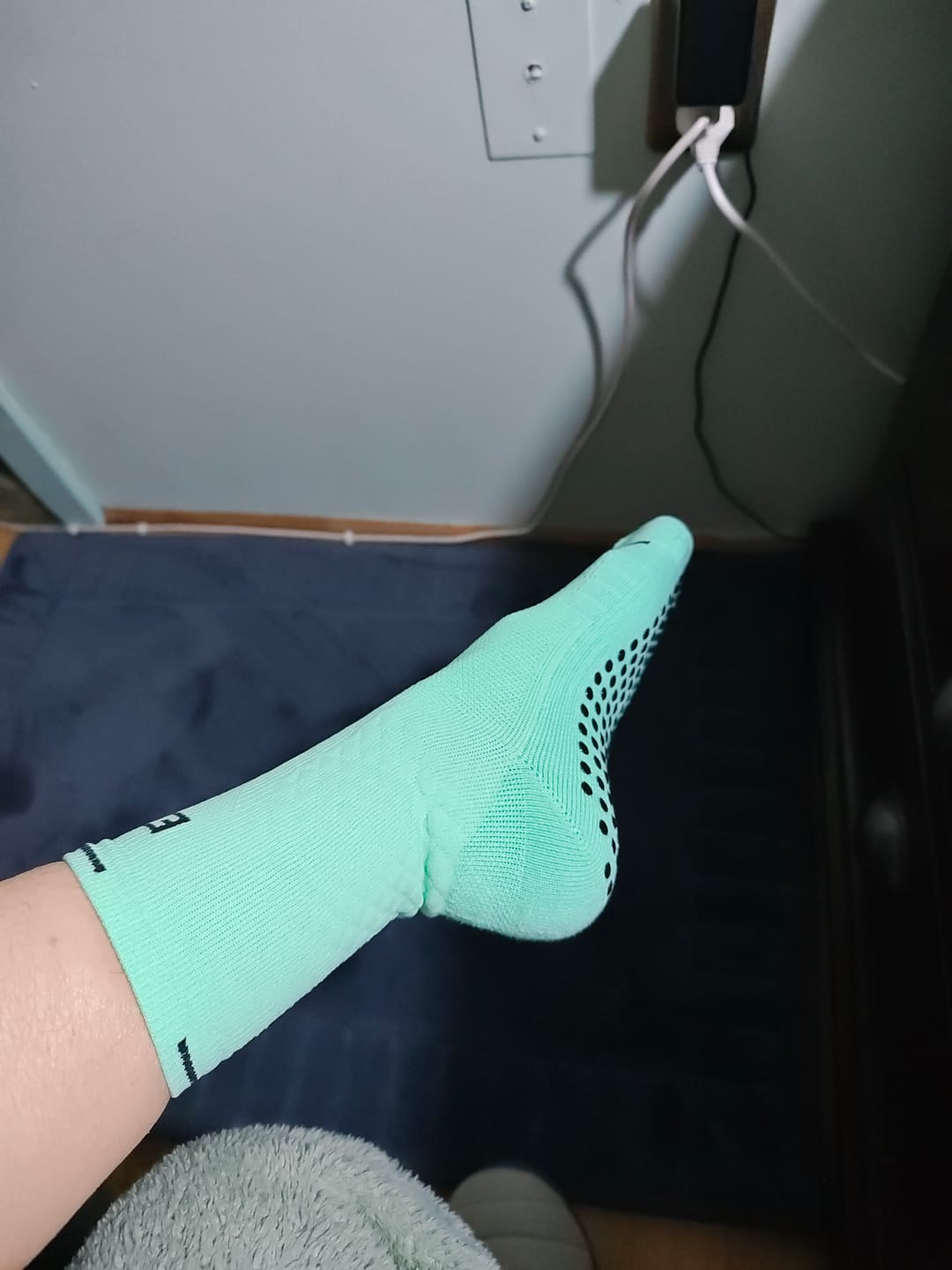 Customer photo review of Calcetines Deportivos Antideslizantes Largos  Element Classic