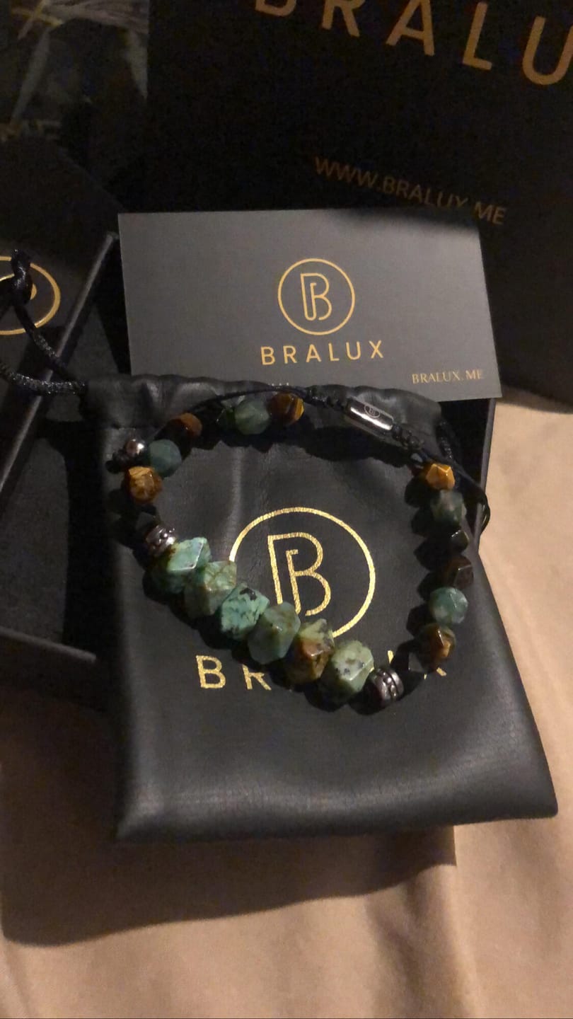 Customer photo review of Tiger Eye Turquoise Thread Bracelet